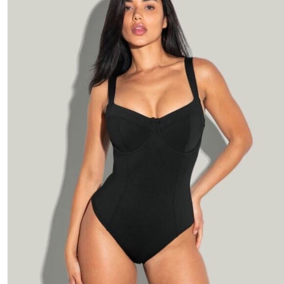 TA3 Lifty Swimsuit Size S F/G DD/DDD short Black Solid slimming